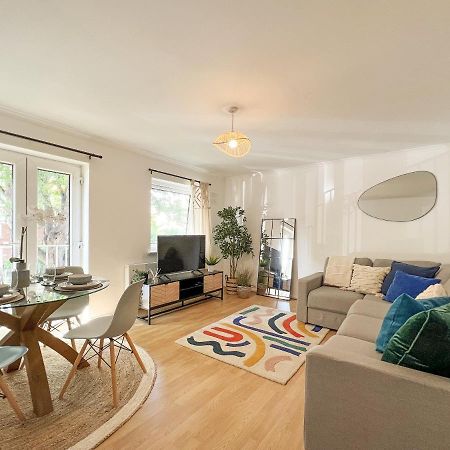 Апартаменты Beautiful Windsor 2 Bed, Perfect Location, 5 Mins Walk To Centre, Free Parking, Legoland, Ascot Экстерьер фото
