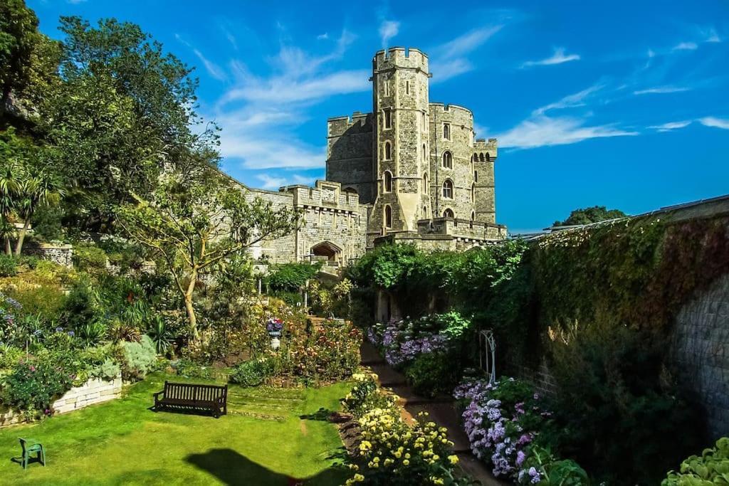 Апартаменты Beautiful Windsor 2 Bed, Perfect Location, 5 Mins Walk To Centre, Free Parking, Legoland, Ascot Экстерьер фото