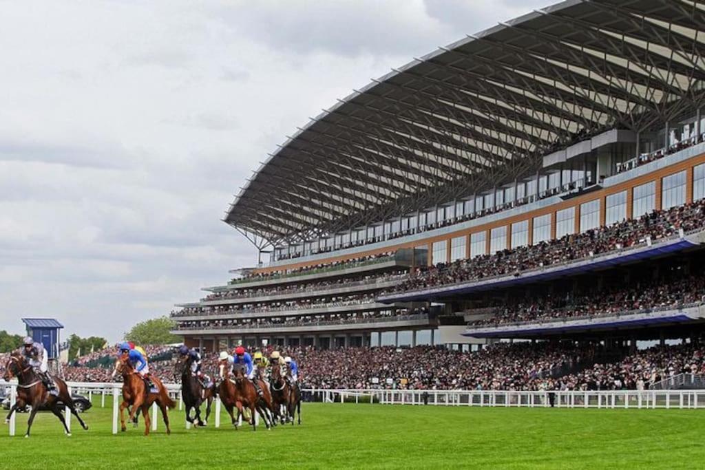 Апартаменты Beautiful Windsor 2 Bed, Perfect Location, 5 Mins Walk To Centre, Free Parking, Legoland, Ascot Экстерьер фото