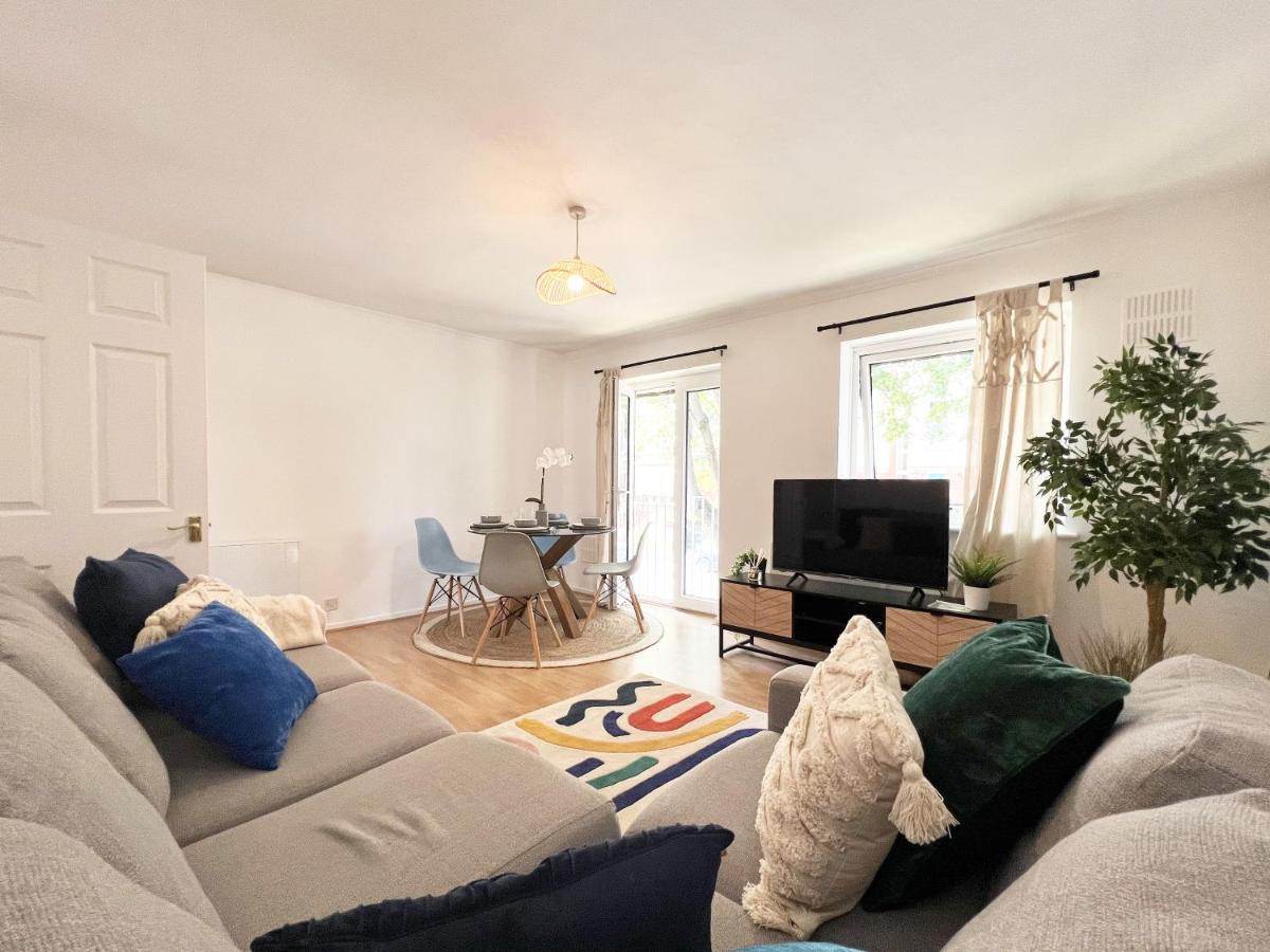 Апартаменты Beautiful Windsor 2 Bed, Perfect Location, 5 Mins Walk To Centre, Free Parking, Legoland, Ascot Экстерьер фото